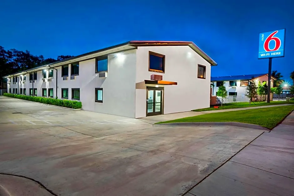 Motel 6 Fort Lauderdale, FL hotel hero