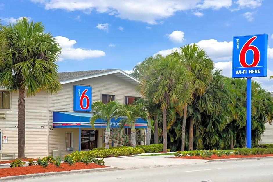 Motel 6 Fort Lauderdale, FL hotel hero