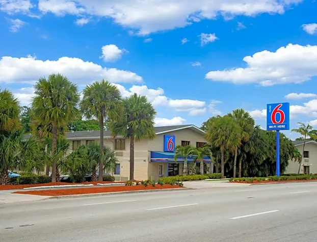 Motel 6 Fort Lauderdale, FL hotel detail image 4