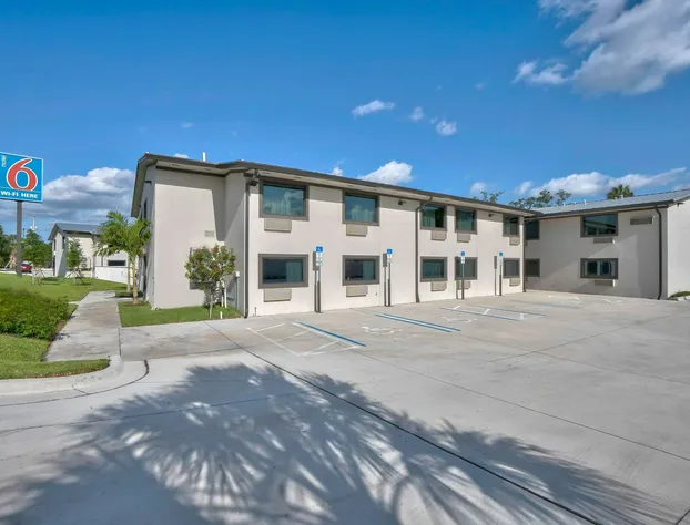 Motel 6 Fort Lauderdale, FL hotel detail image 1