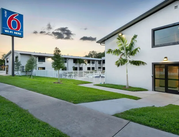 Motel 6 Fort Lauderdale, FL hotel detail image 2