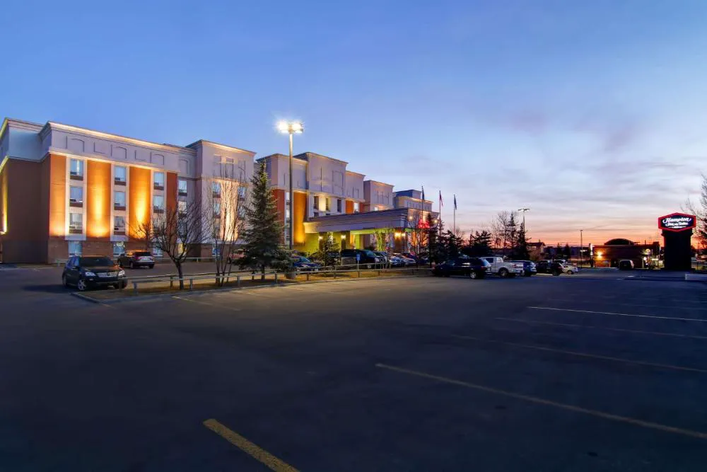 Hampton Inn & Suites by Hilton Calgary-Airport hotel hero