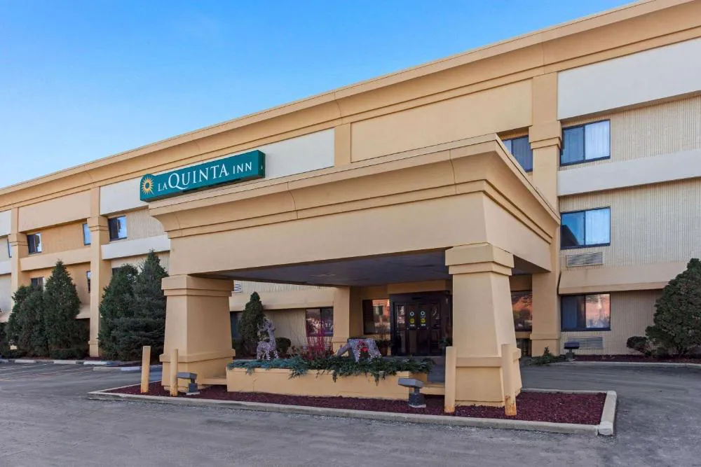 La Quinta Inn by Wyndham Milwaukee Airport / Oak Creek hotel hero