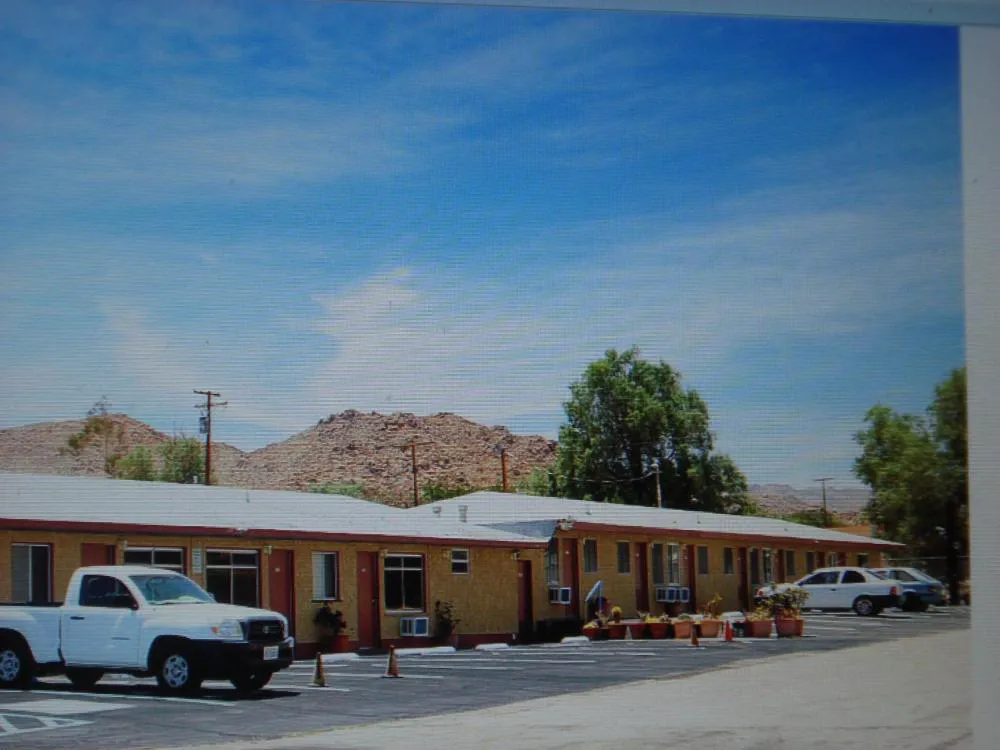 Safari Motor Inn - Joshua Tree hotel hero