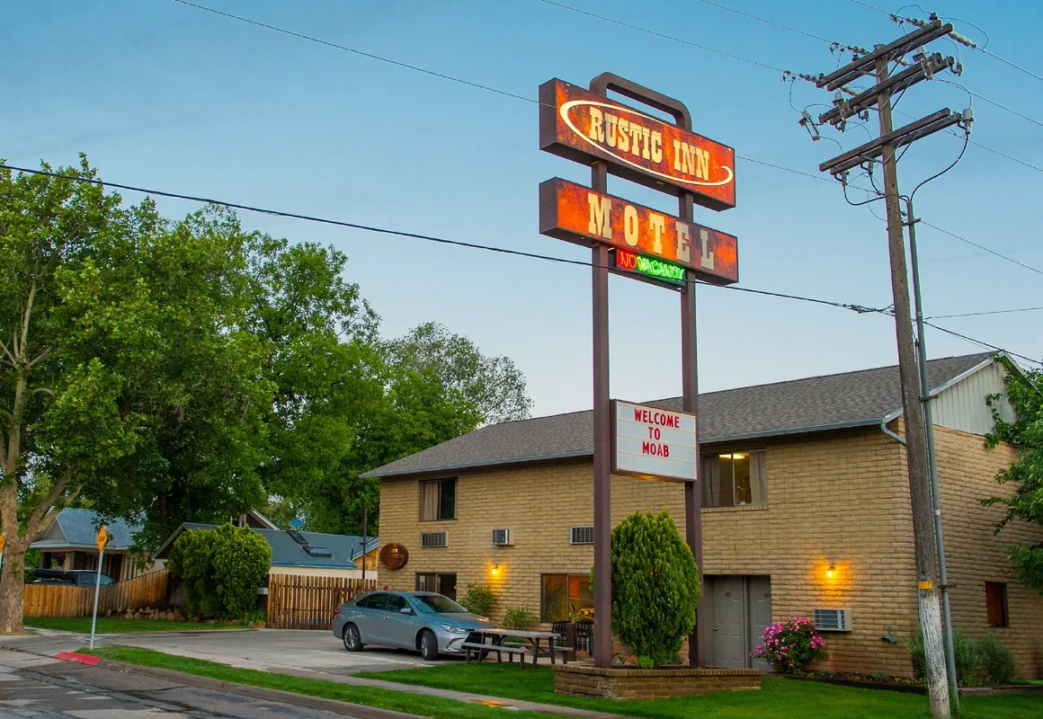 Moab Rustic Inn hotel hero