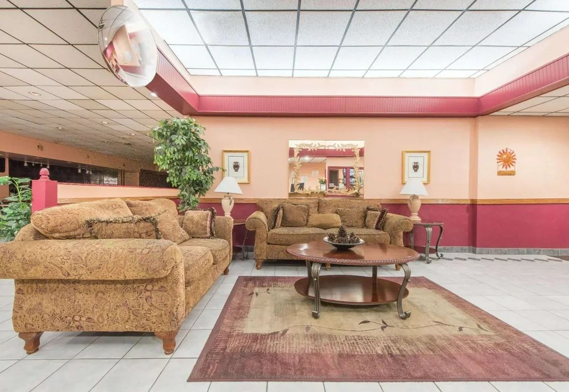 Castle Inn & Suites hotel hero