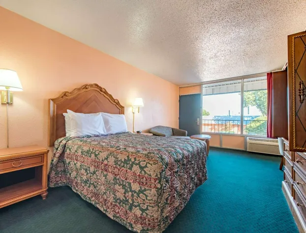 Castle Inn & Suites hotel detail image 3