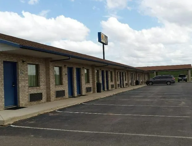 Sona Inn Dilley hotel detail image 1