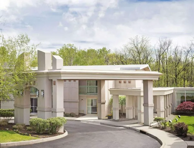 Howard Johnson by Wyndham Newburgh/West Point hotel detail image 3