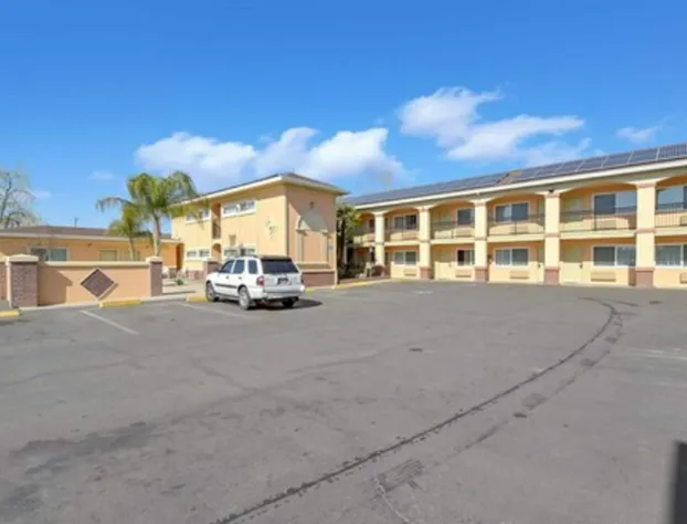 America's Deluxe Inn hotel detail image 3