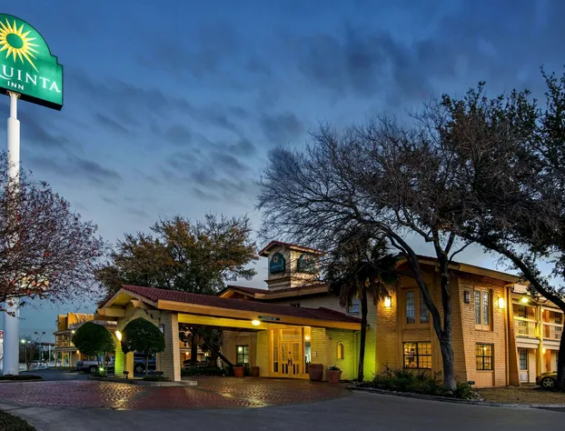 La Quinta Inn By Wyndham IH-10 West San Antonio TX hotel detail image 2