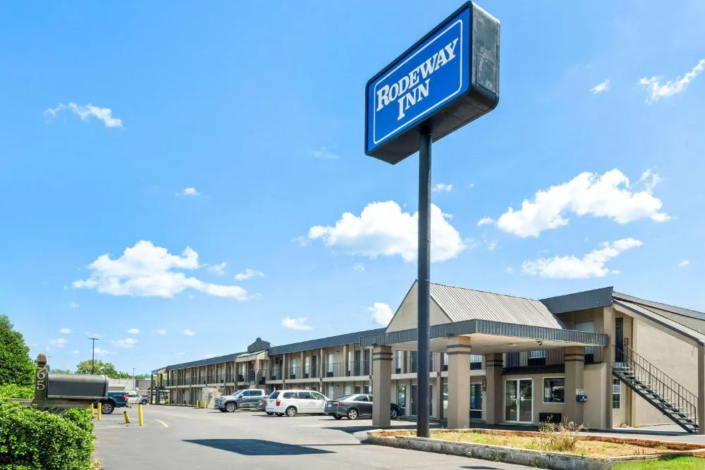 Rodeway Inn hotel hero