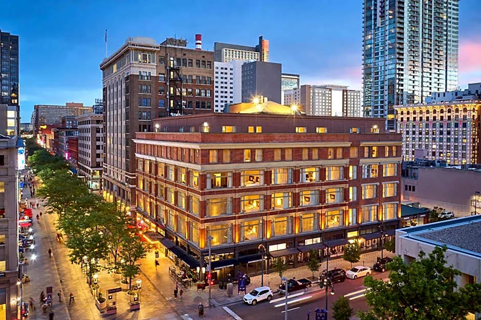 Courtyard by Marriott Denver Downtown hotel hero