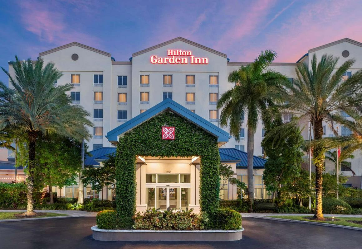 Hilton Garden Inn Miami Airport West hotel hero