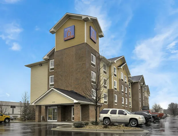 Studio 6 Lenexa, KS - Overland Park hotel detail image 1