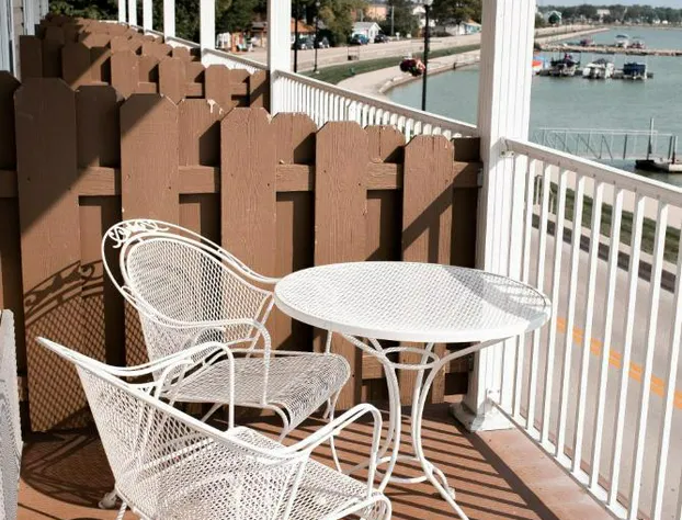 West Bank Inn hotel detail image 3