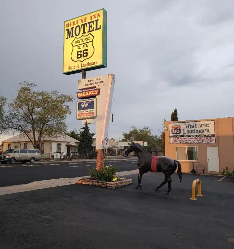 Deluxe Inn Motel hotel hero