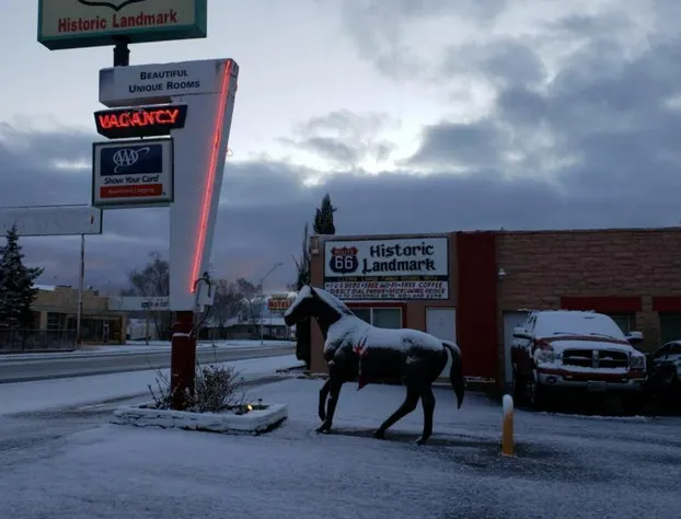 Deluxe Inn Motel hotel detail image 2