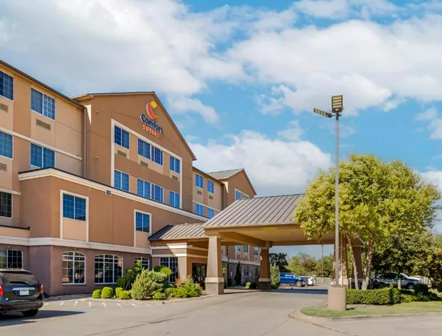 Comfort Suites Waco North - Near University Area hotel detail image 1