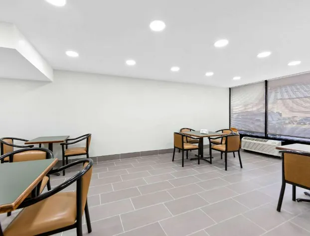 Clarion Inn & Suites near the Leconte Center Pigeon Forge hotel detail image 4