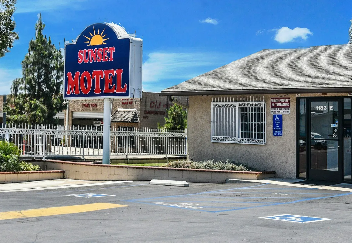 Sunset Motel hotel hero