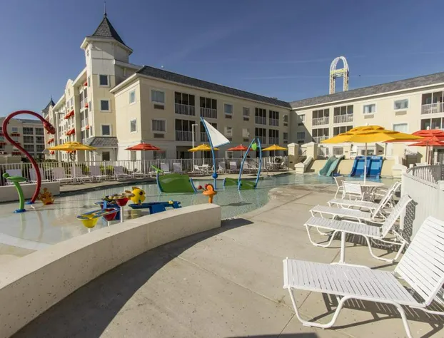 Cedar Point's Hotel Breakers hotel detail image 4