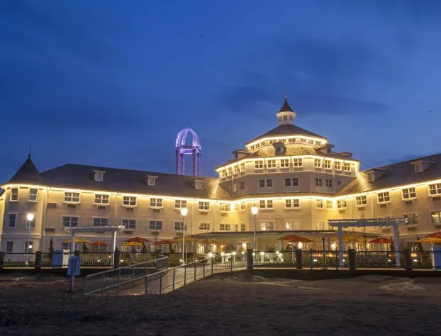 Cedar Point's Hotel Breakers hotel detail image 1