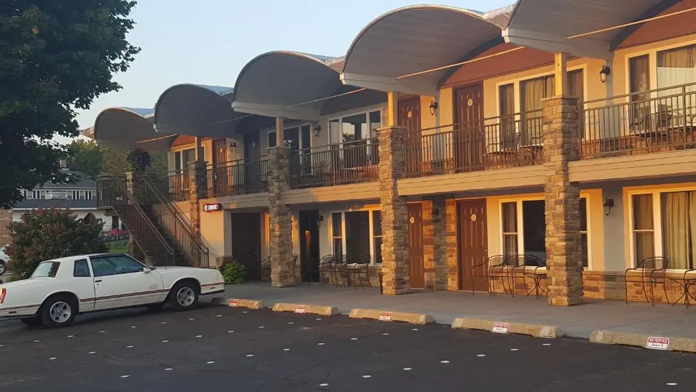 Black Hawk Motel and Suites hotel hero