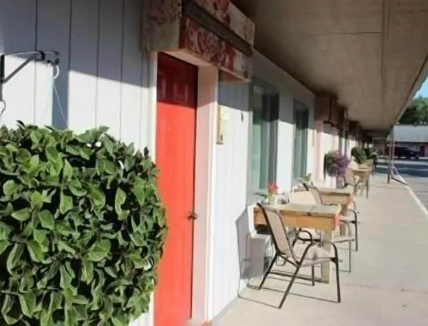 Vintage Block Inn & Suites hotel detail image 2