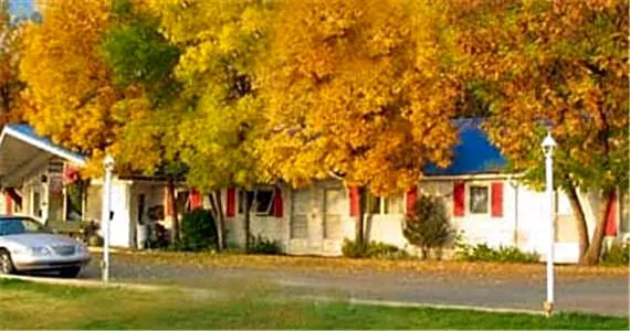 Bluebird Motel hotel hero