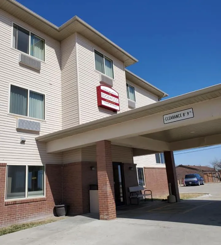 Edgewood Hotel & Suites hotel hero