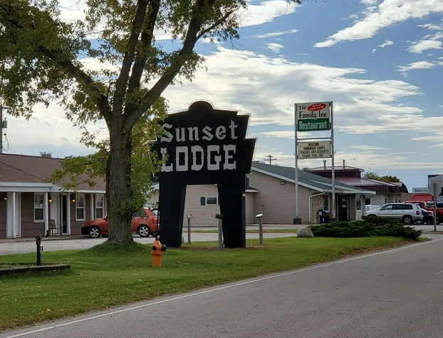 Sunset Lodge Escanaba hotel detail image 1