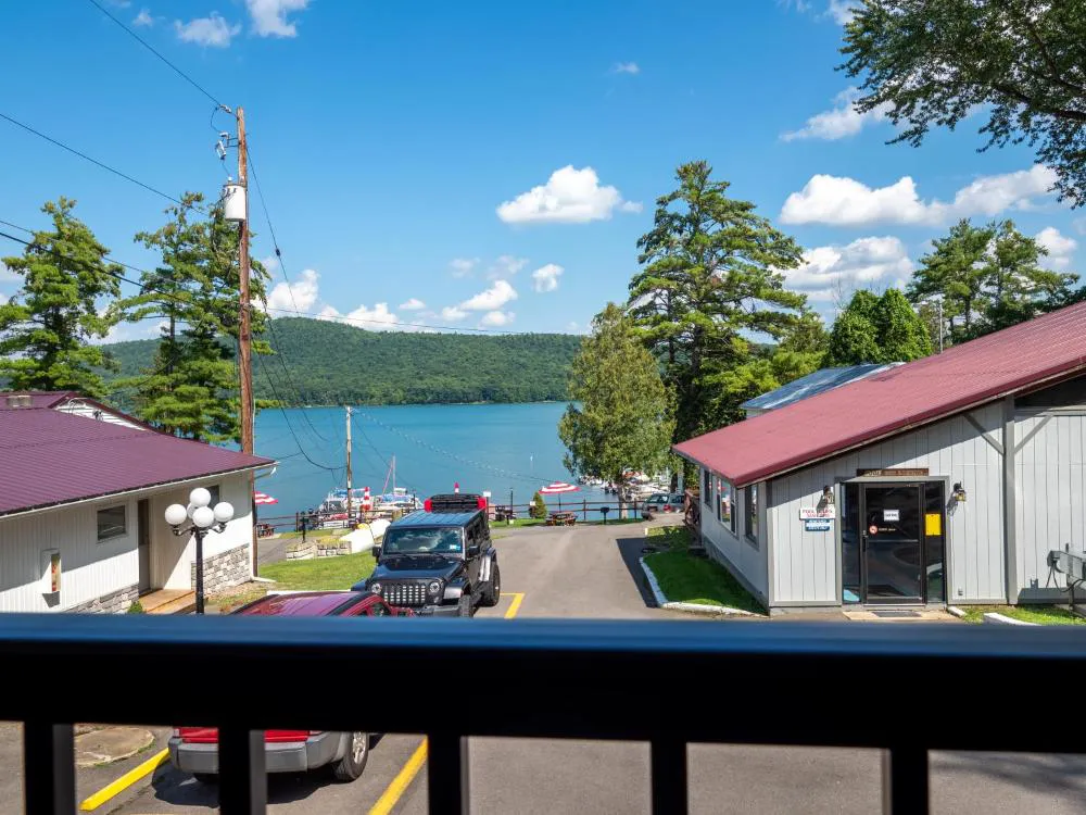 Lake 'N Pines Motel hotel hero