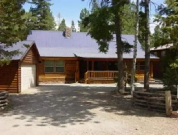 Pinewoods Resort and RV Park hotel detail image 4