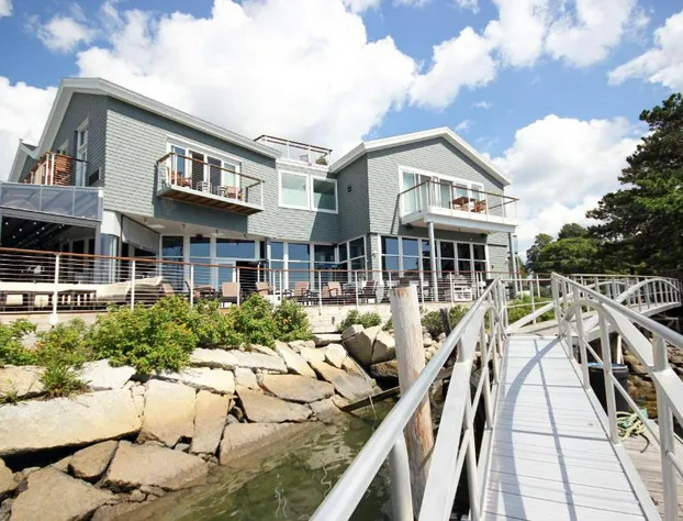 The Boathouse Waterfront Hotel & Marina hotel detail image 1