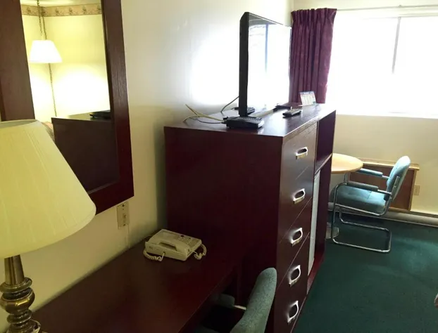 Colonial Inn hotel detail image 2