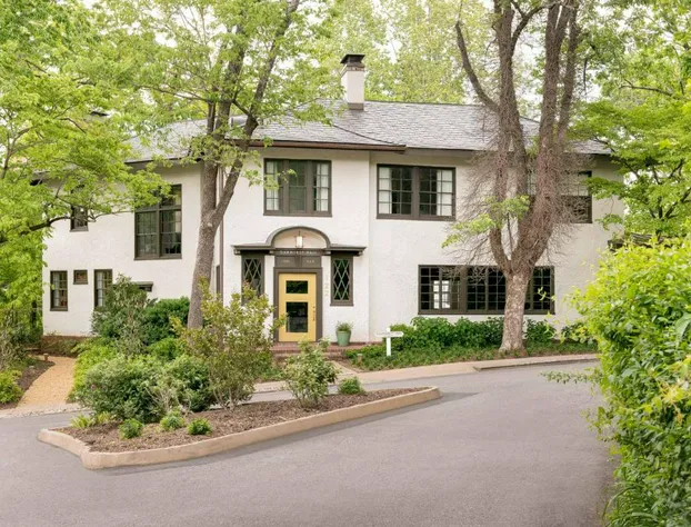 Oakhurst Inn at the University hotel detail image 1