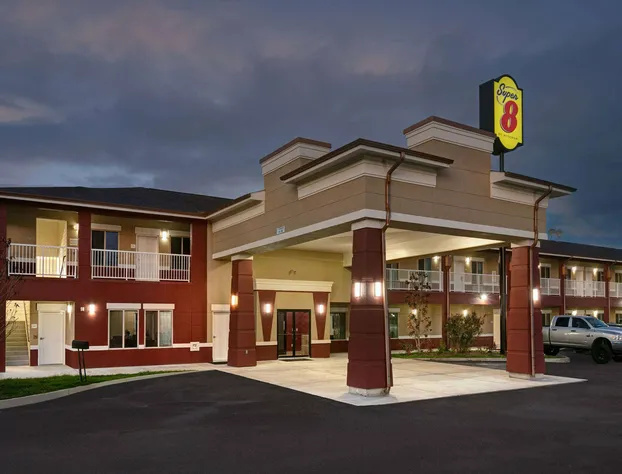 Super 8 by Wyndham Karnes City hotel detail image 1