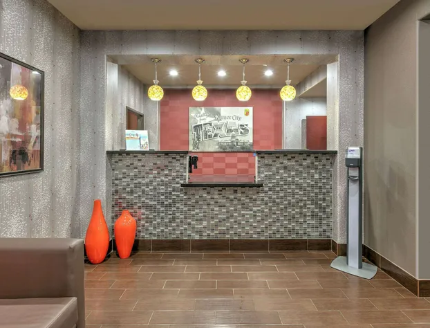 Super 8 by Wyndham Karnes City hotel detail image 2