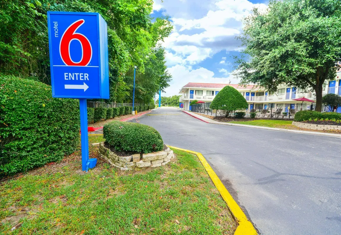 Motel 6 Huntsville, TX hotel hero