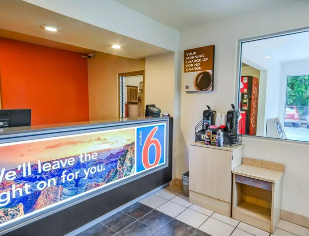 Motel 6 Huntsville, TX hotel detail image 4