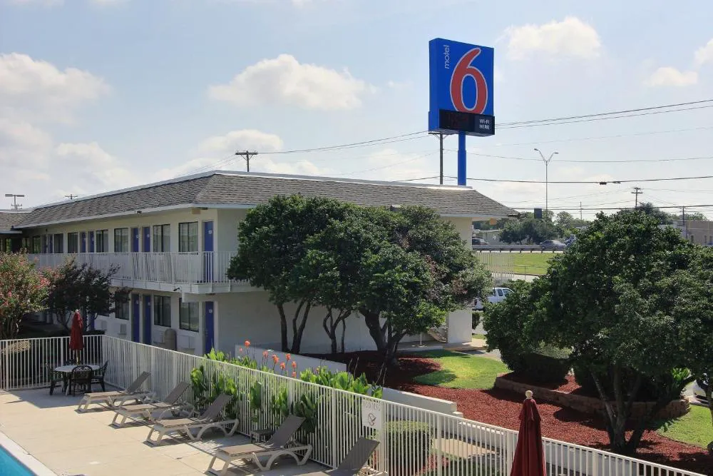 Motel 6 Austin, TX - North hotel hero