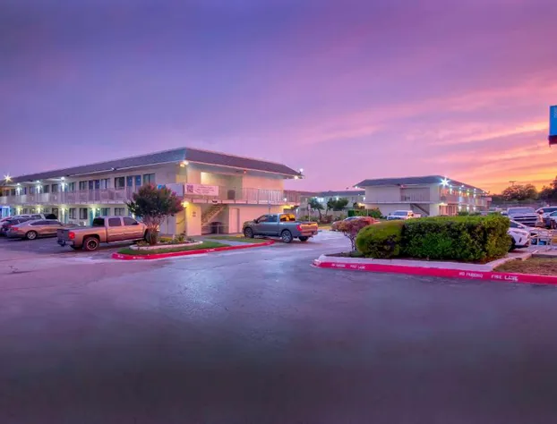 Motel 6 Austin, TX - North hotel detail image 1