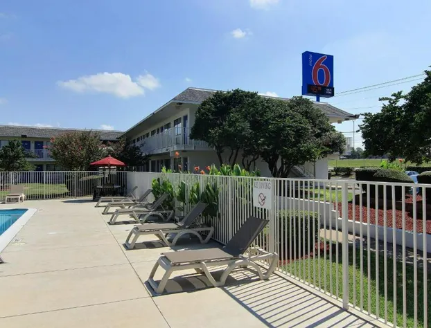 Motel 6 Austin, TX - North hotel detail image 2