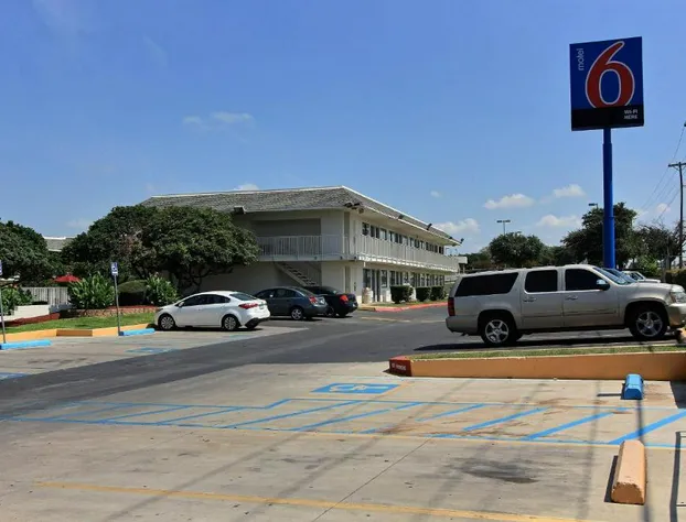 Motel 6 Austin, TX - North hotel detail image 3