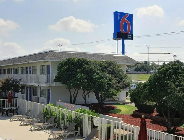 Motel 6 Austin, TX - North hotel detail image 1