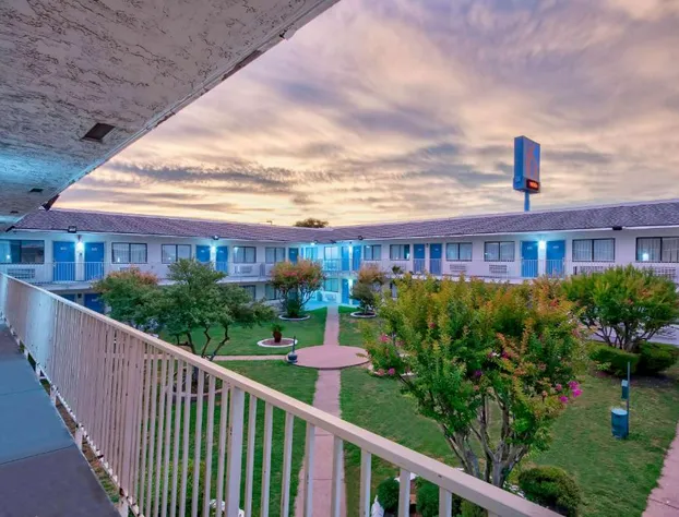 Motel 6 Austin, TX - North hotel detail image 1