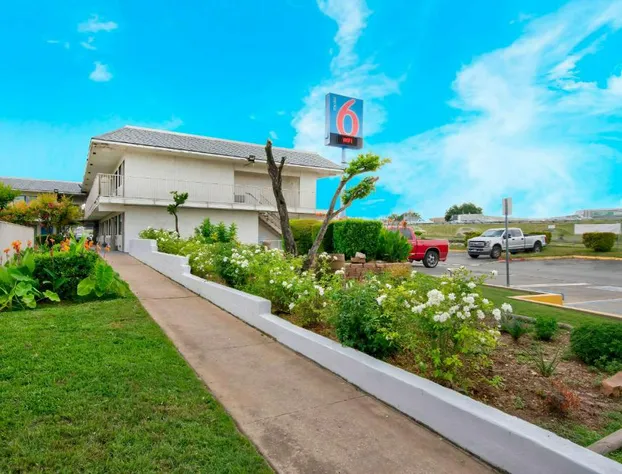 Motel 6 Austin, TX - North hotel detail image 3