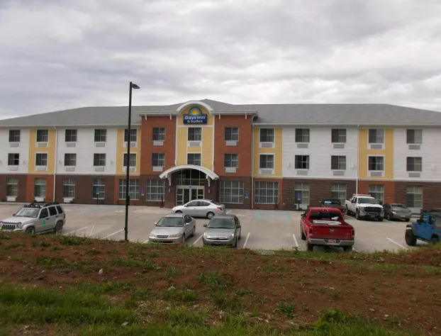 Days Inn & Suites by Wyndham Belmont hotel detail image 2