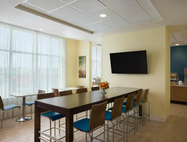 Days Inn & Suites by Wyndham Belmont hotel detail image 3
